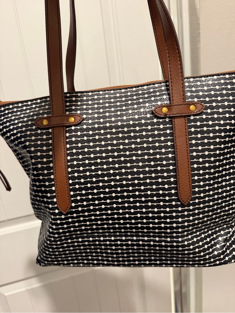 Fossil Black and White Patterned Tote with Brown Trim and Matching Wallet - Picture 4 of 7